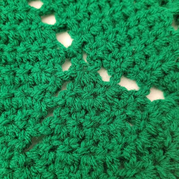 Vintage Christmas Crochet Doily Set Red Green White Round Scallop 16" Pair Table - Picture 6 of 9